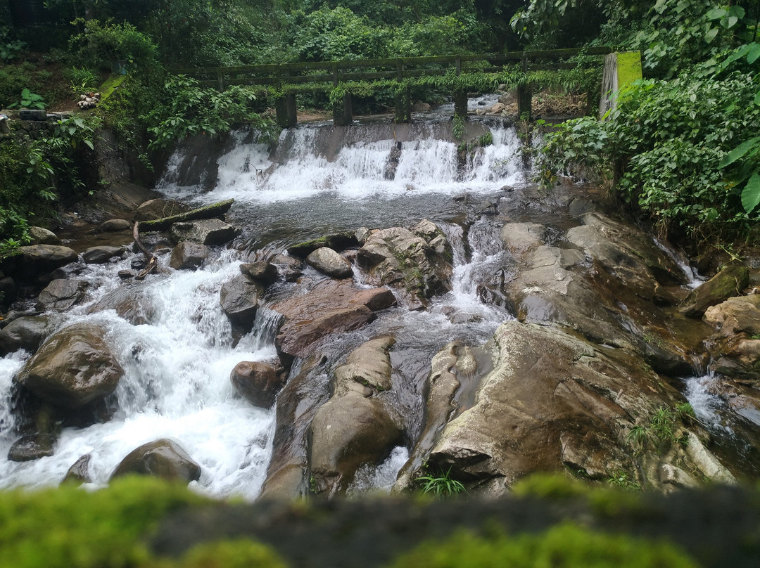 Marmala Waterfall景点图片