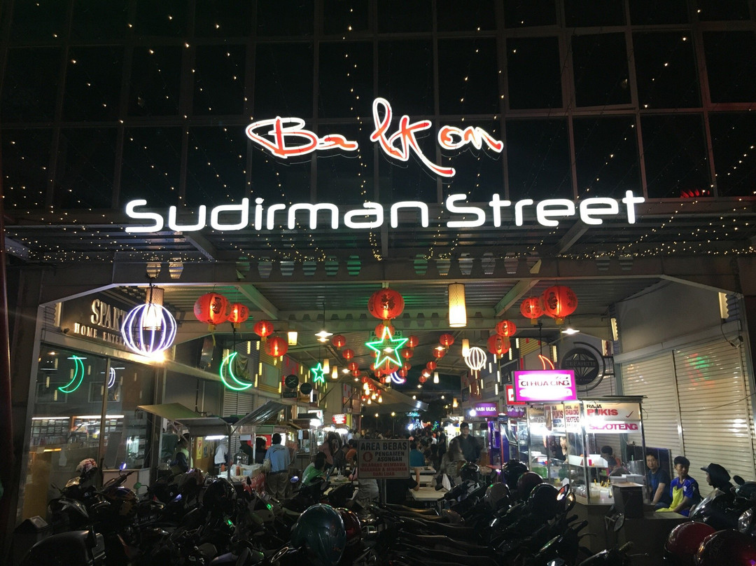 Sudirman Street Day and Night Market景点图片