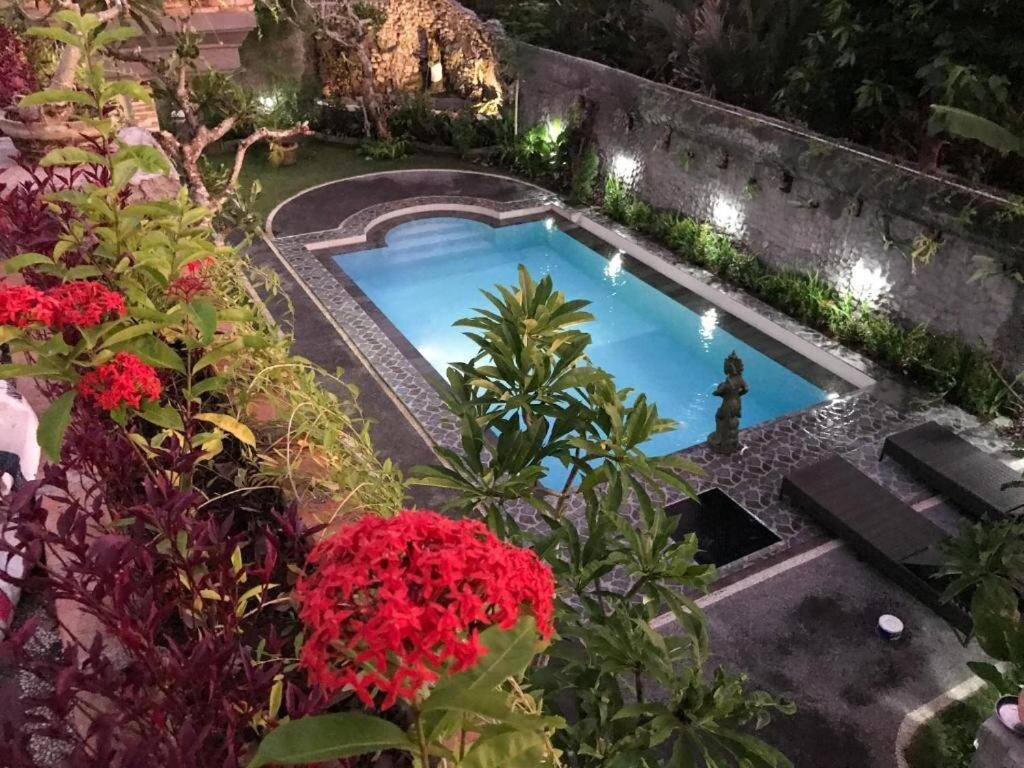 Villa Dira Ubud-泳池