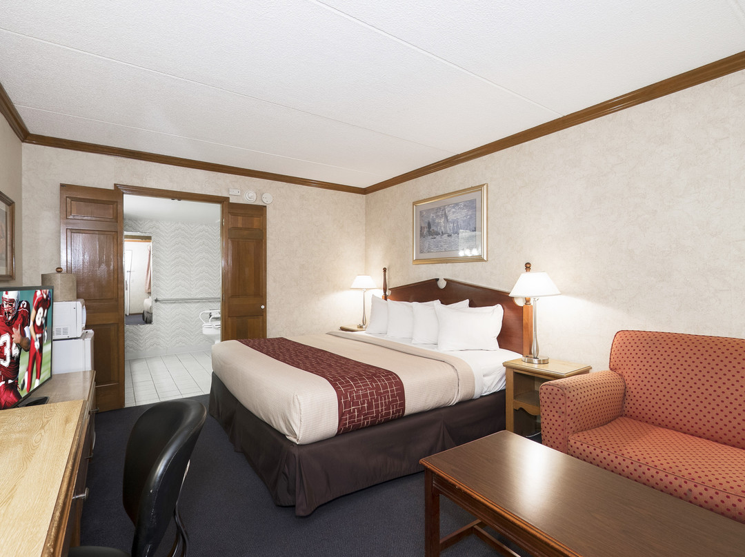 Red Roof Inn Uhrichsville主图