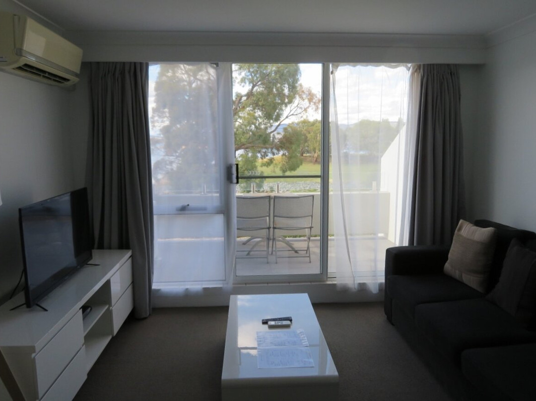 Horizons Lake Jindabyne主图