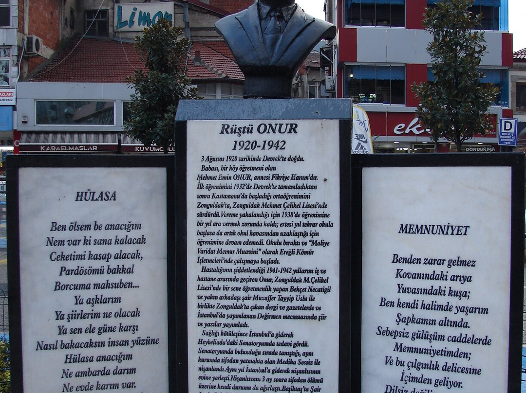 Rüştü Onur Heykeli景点图片