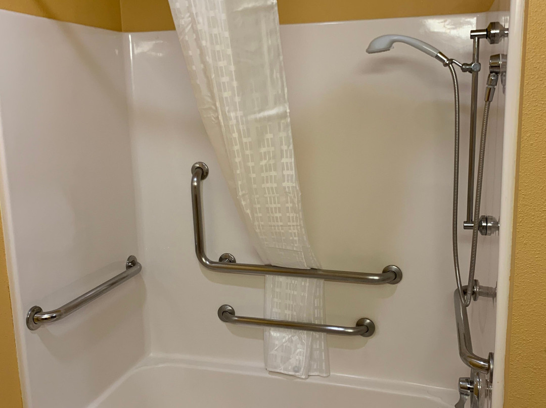 HomeTown Inn & Suites主图