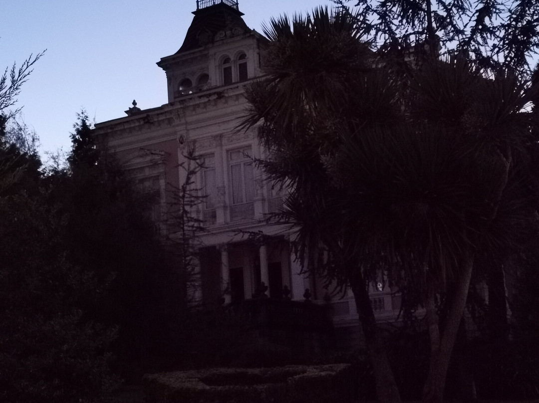 El Capitolio O Palacete Velázquez.-Grado必去景点