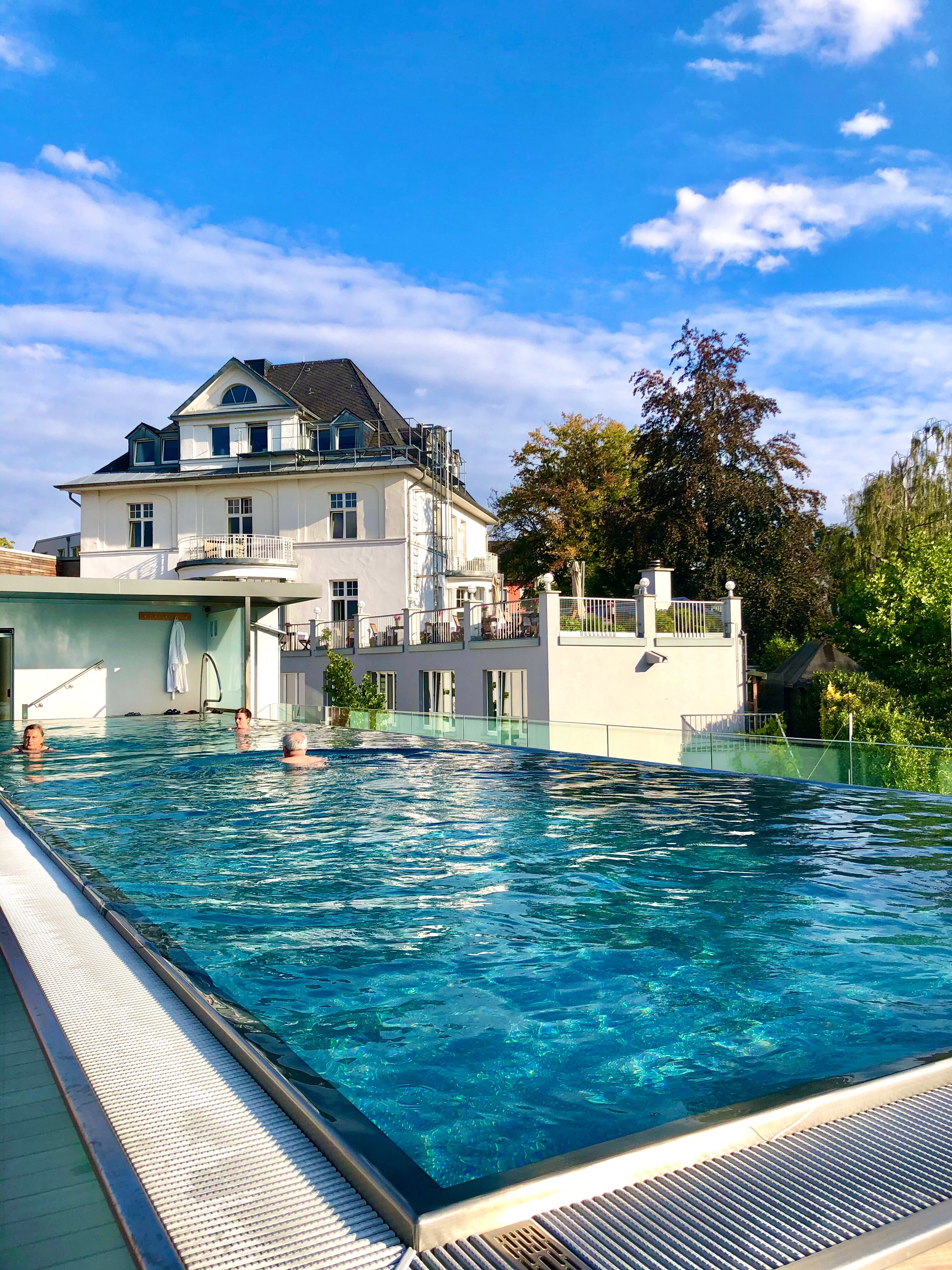 Hotel Villa Huegel-泳池