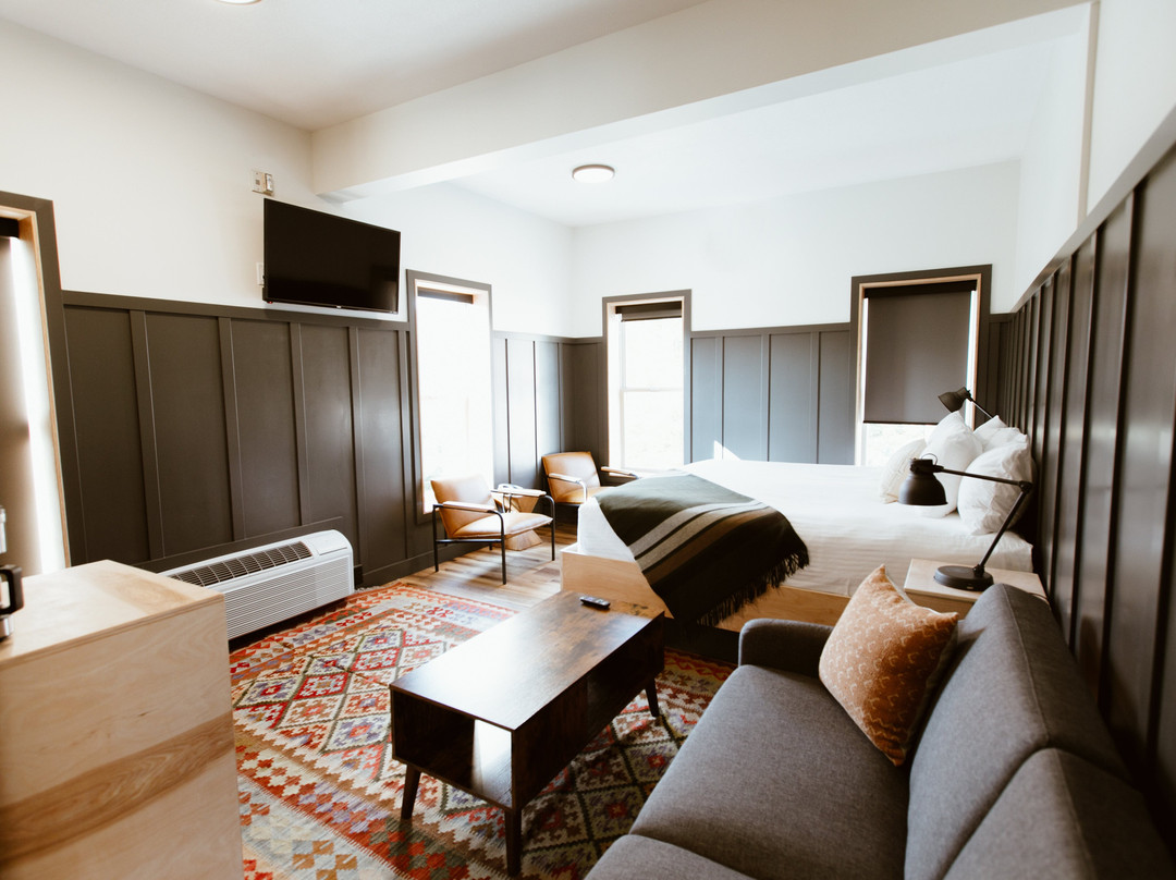 The Flying Steamshovel主图