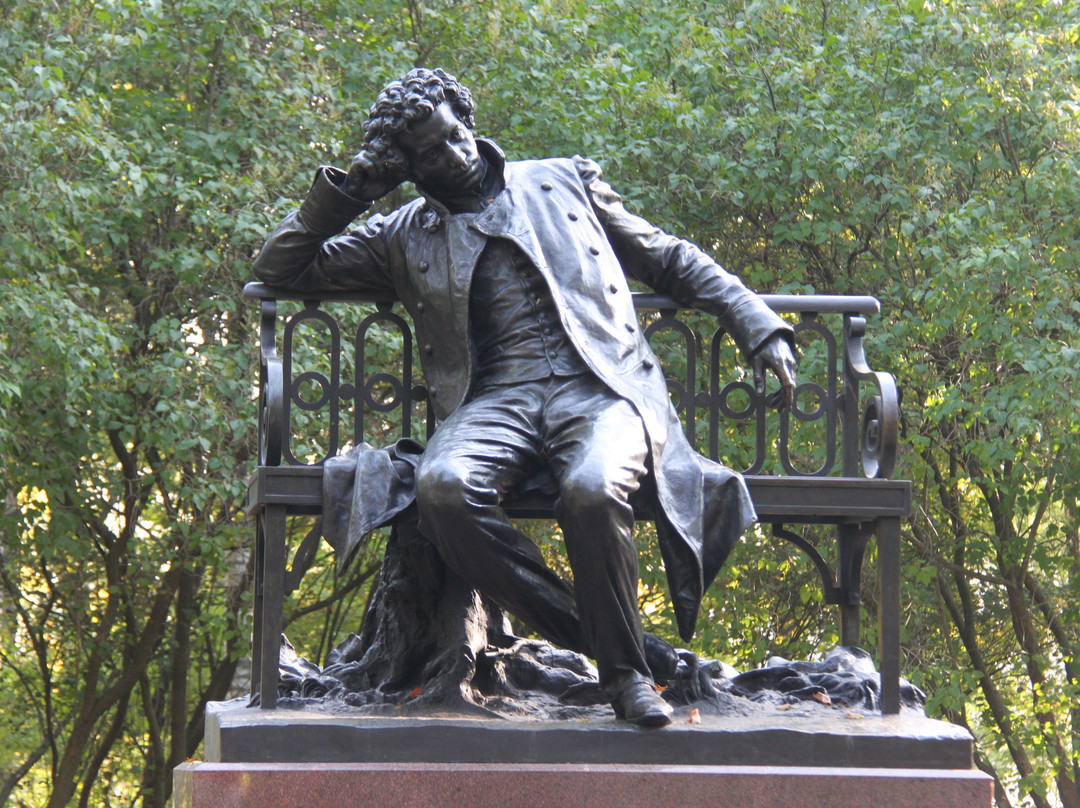Monument to Pushkin-Lyceum Student-普希金必去景点
