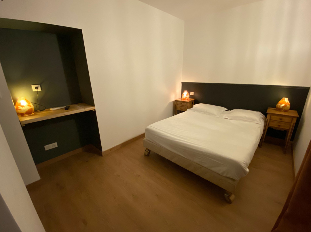 Le Miredames Hôtel-Bar主图