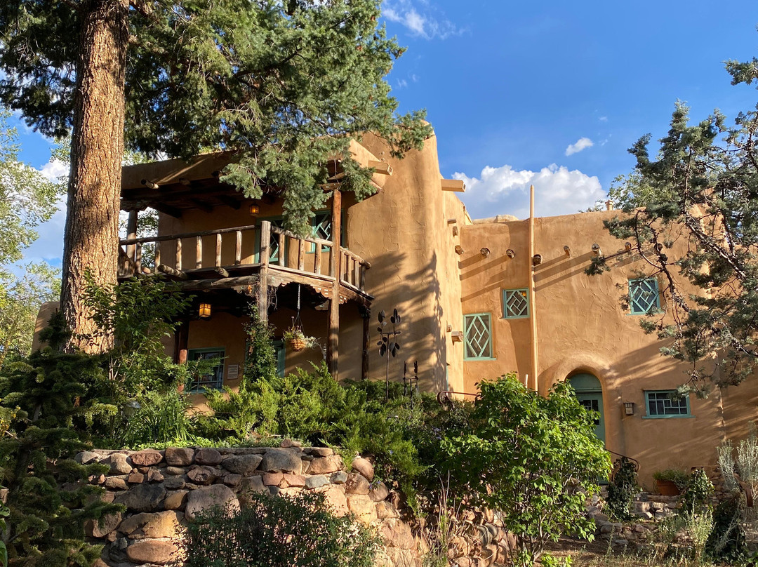 Inn of the Turquoise Bear主图