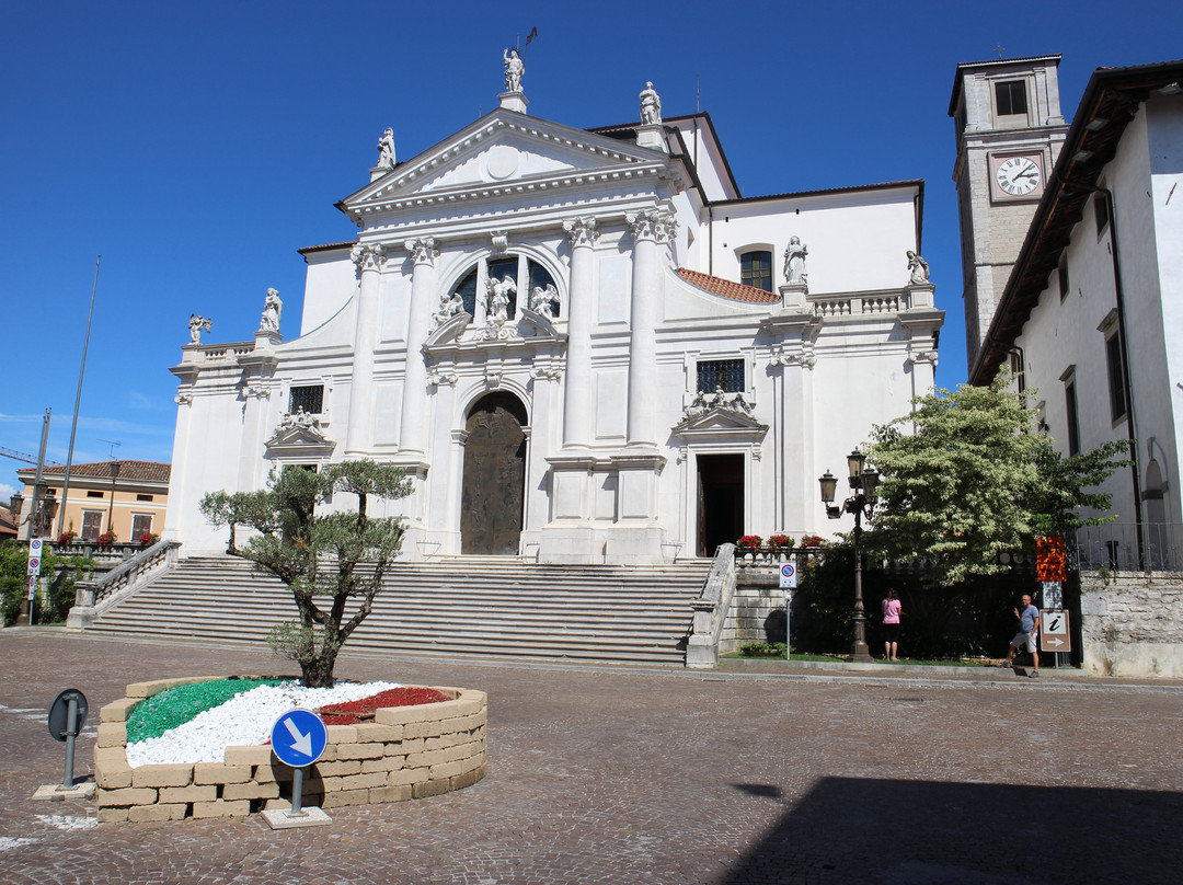 Duomo di San Michele Arcangelo景点图片