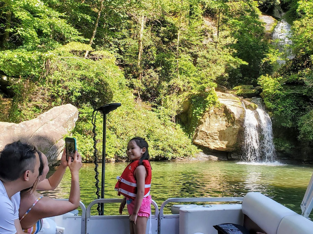 Southern Outlaw Adventures - Lake Jocassee Boat Tours景点图片