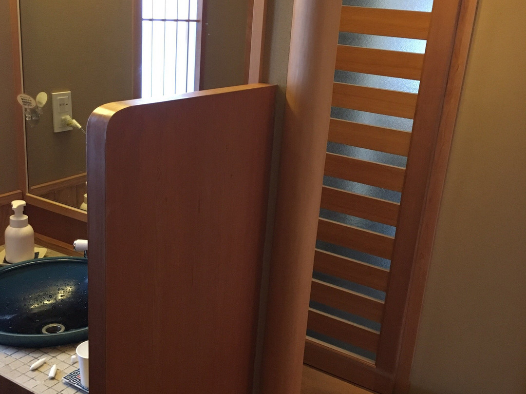 汤宿 川本屋主图