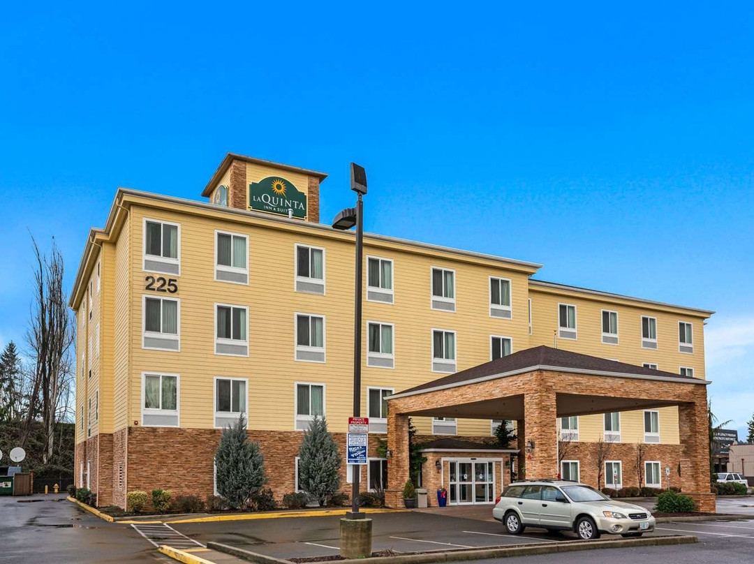 奥本拉昆塔套房酒店主图