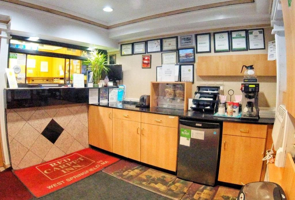 韦斯特斯普林菲尔德红地毯酒店主图