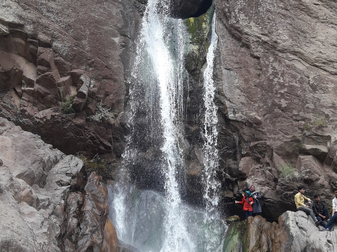 Rayen Waterfall景点图片
