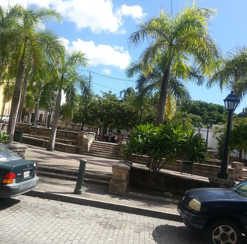 Plaza Enriquillo-Azua必去景点