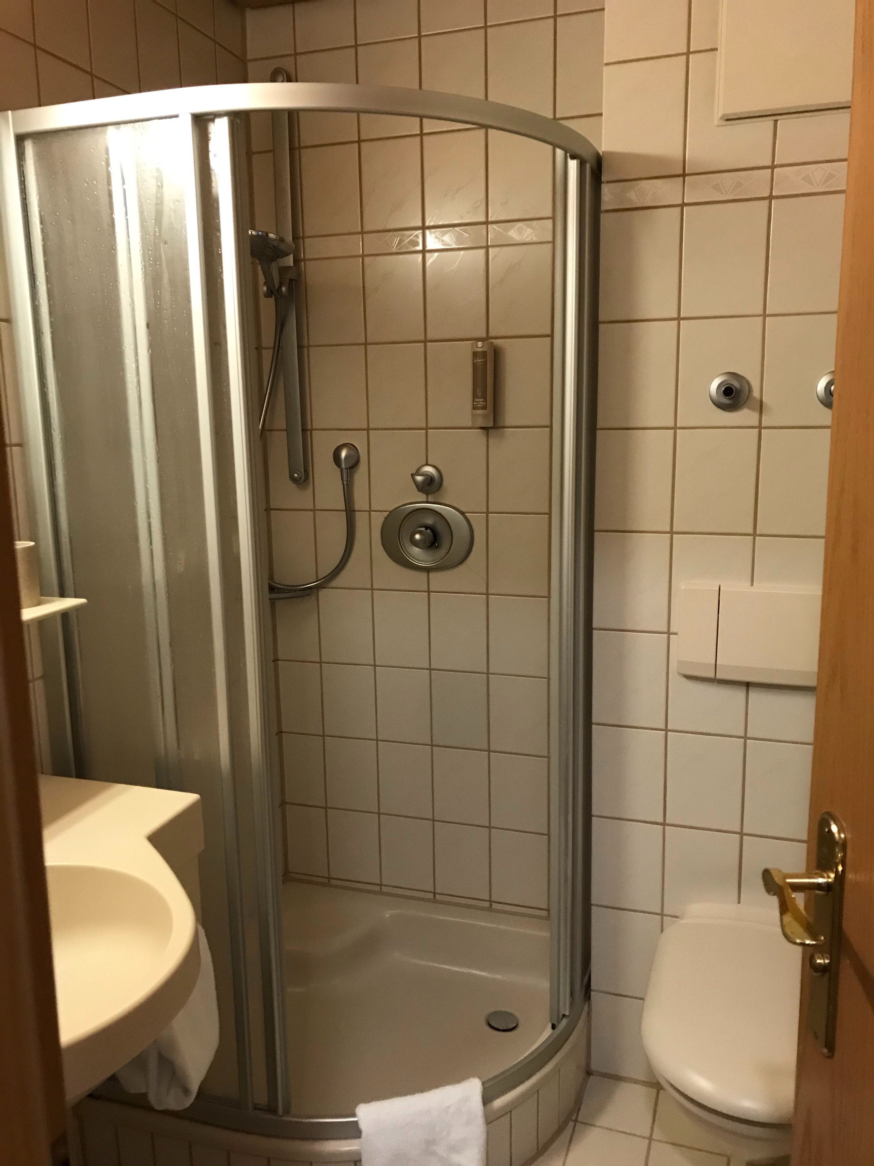 Neo Hotel Linde Esslingen-浴室