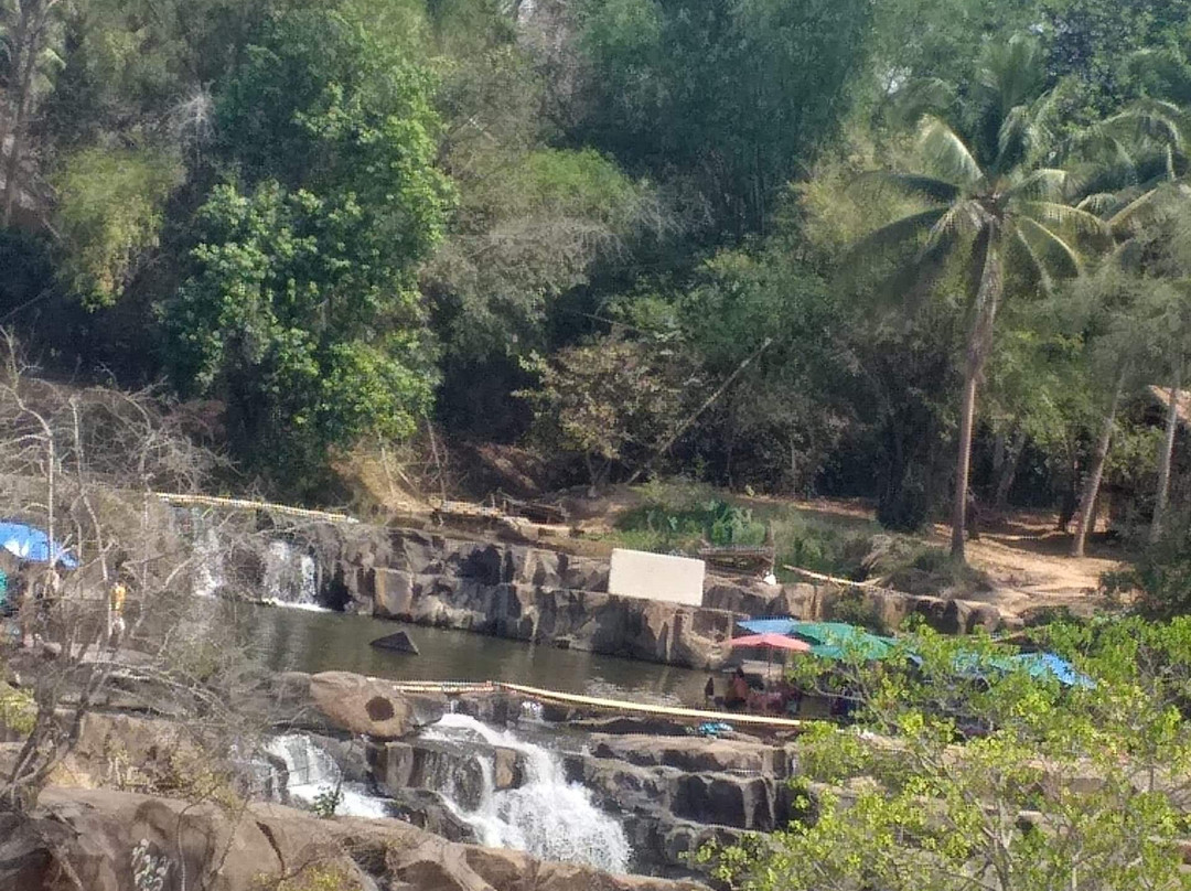 Kaeng So Pha Waterfall景点图片