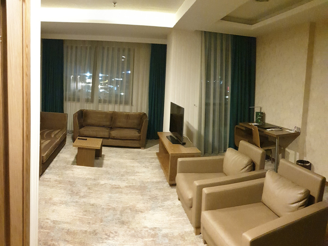 Emerald Hotel主图