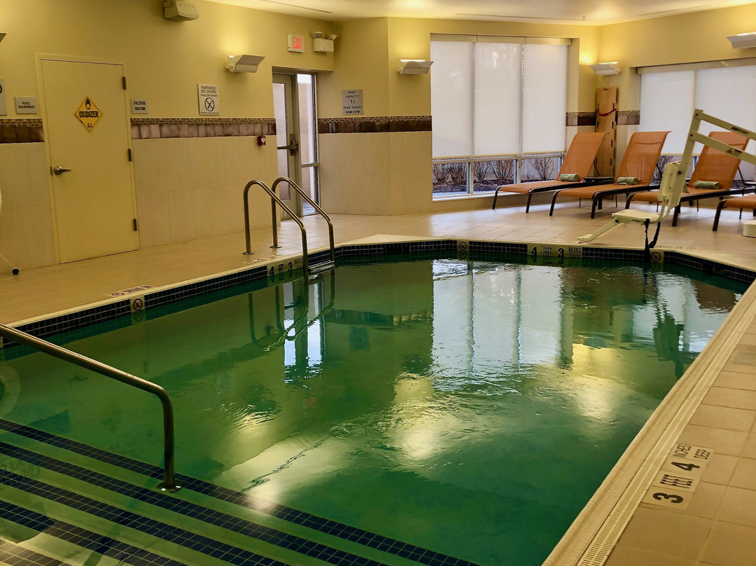 Courtyard by Marriott Westbury Long Island主图