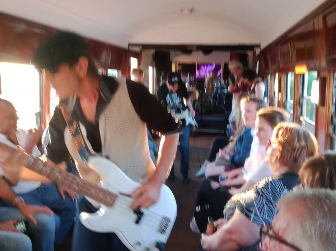 The Blues Train-皇后崖必去景点