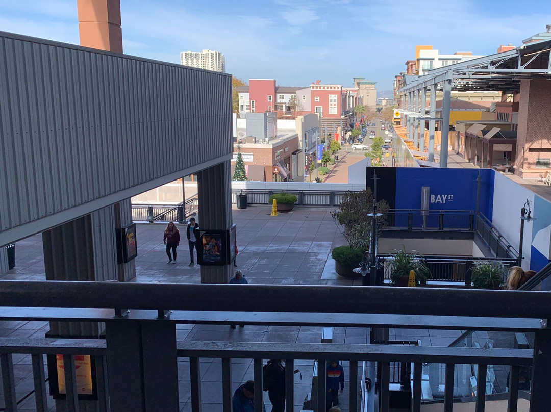 Bay Street-埃默里维尔必去景点