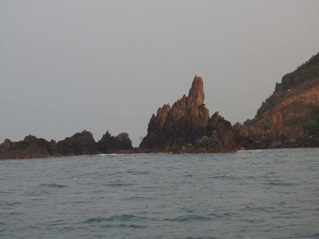 Golden Rock-Nivati必去景点