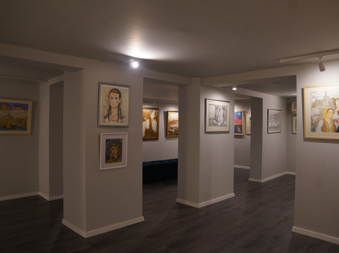 Gallery 43-地拉那必去景点