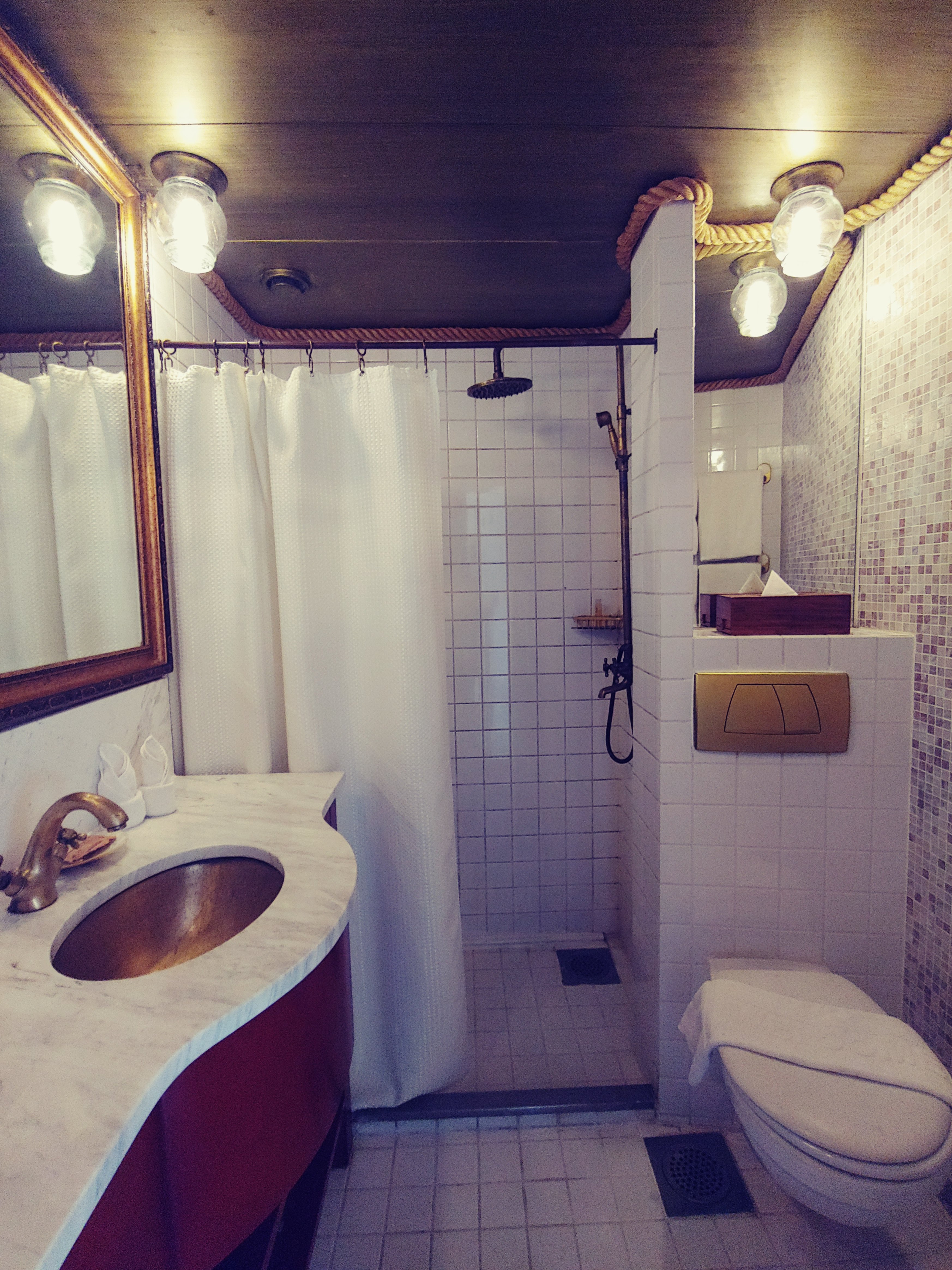 复古豪华游艇酒店-浴室