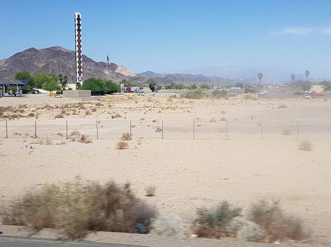 World's Tallest Thermometer-Baker必去景点