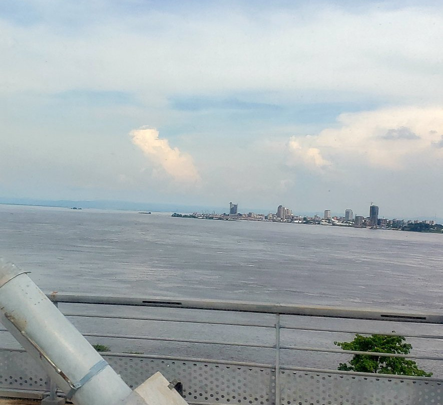 Pont Du 15 Aout 1960-布拉萨市必去景点