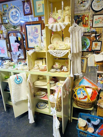 Out Of The Past Antiques-克拉克斯维尔必去景点