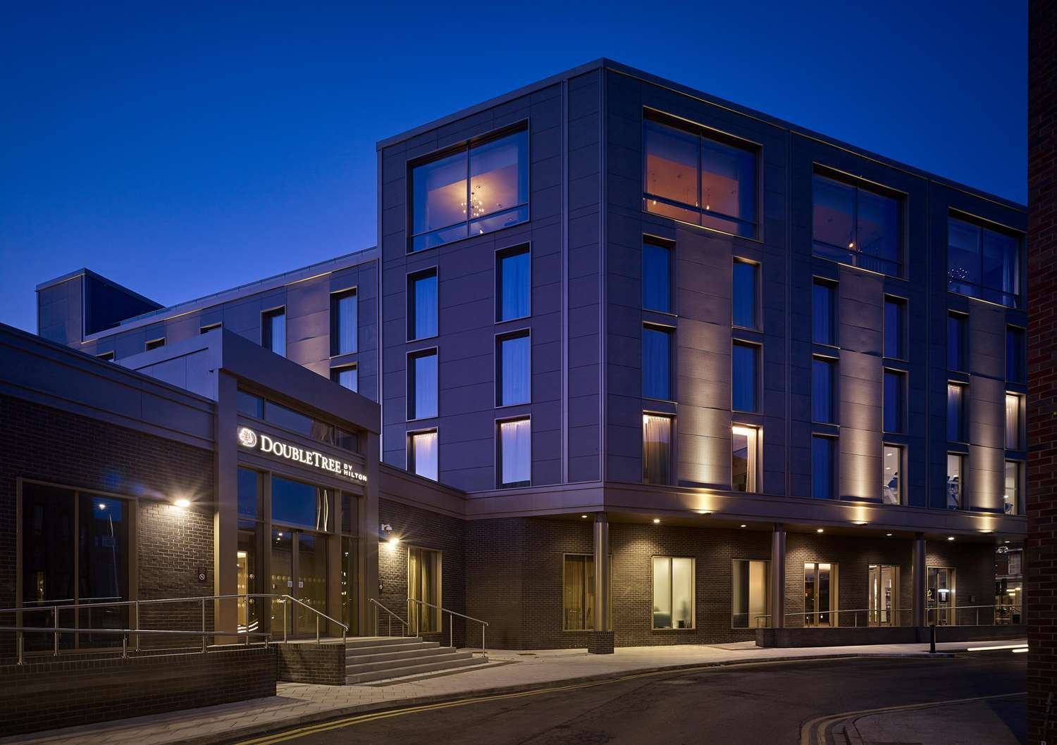 Doubletree by Hilton Hull-官方