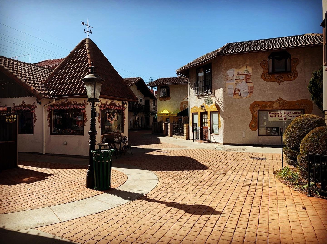 Old World Village-亨廷顿海滩必去景点