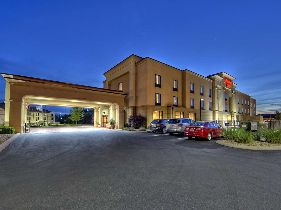 克罗斯维尔希尔顿恒庭酒店主图