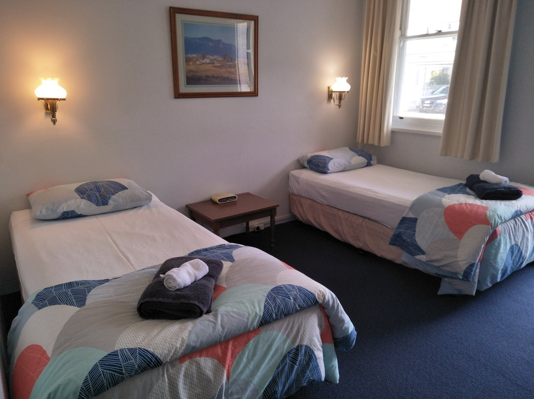 Coach House Hotel Motel主图