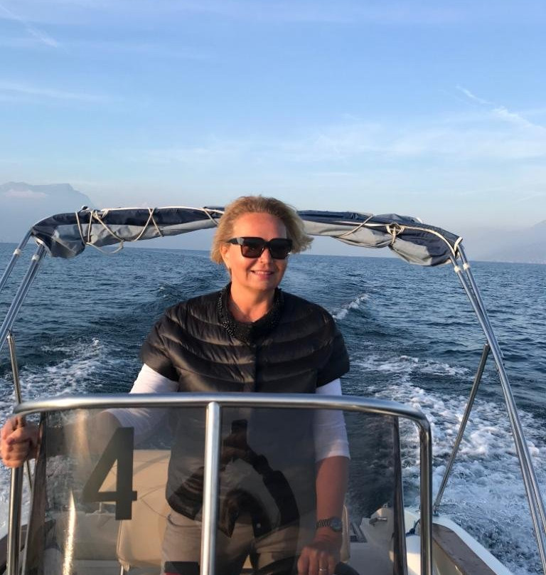 Dolphin Boat snc-代森扎诺-德尔加达必去景点