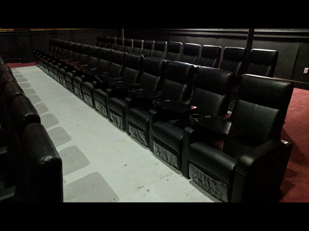 Baxley旅游景点-Historic Strand Dinner Cinema