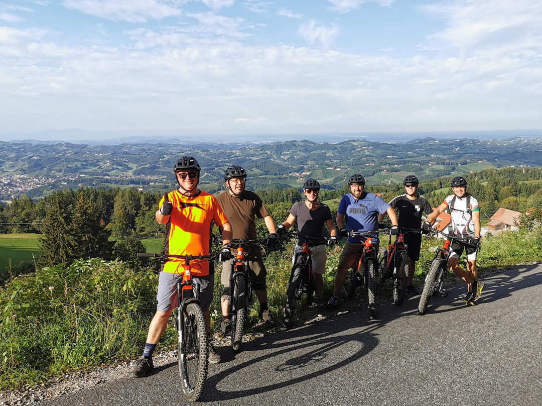 Benz E-Bike Tours景点图片