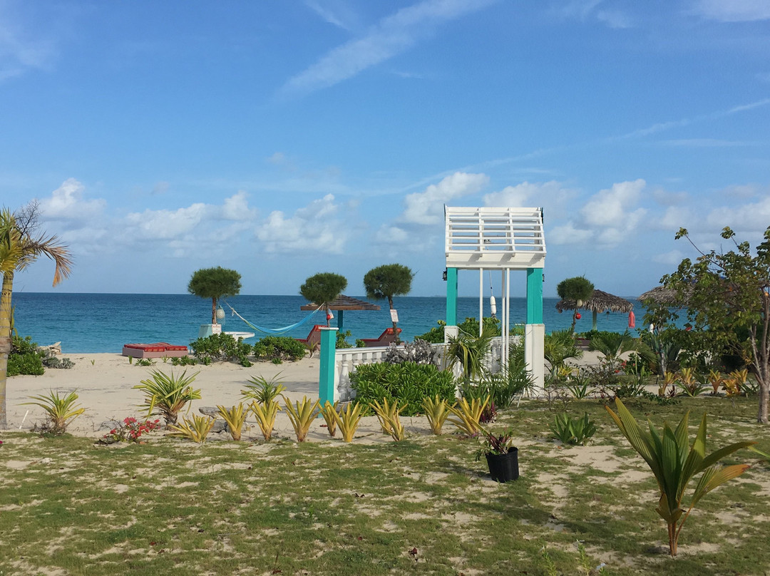 Rollezz Villas Beach Resort主图