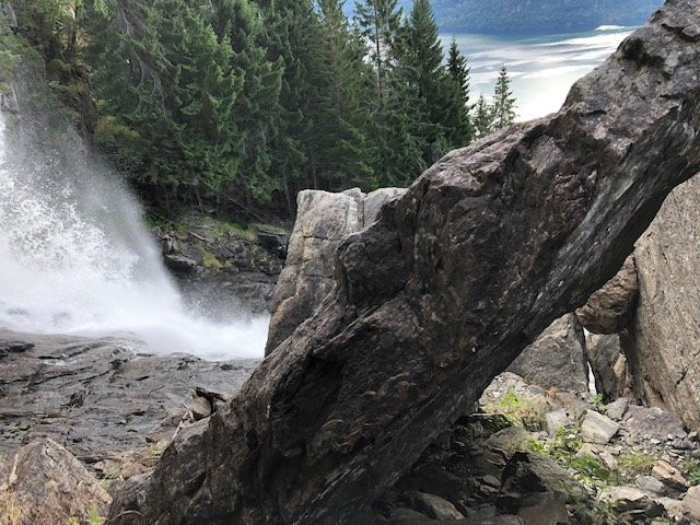 Tvinnefossen Waterfall-Stryn必去景点