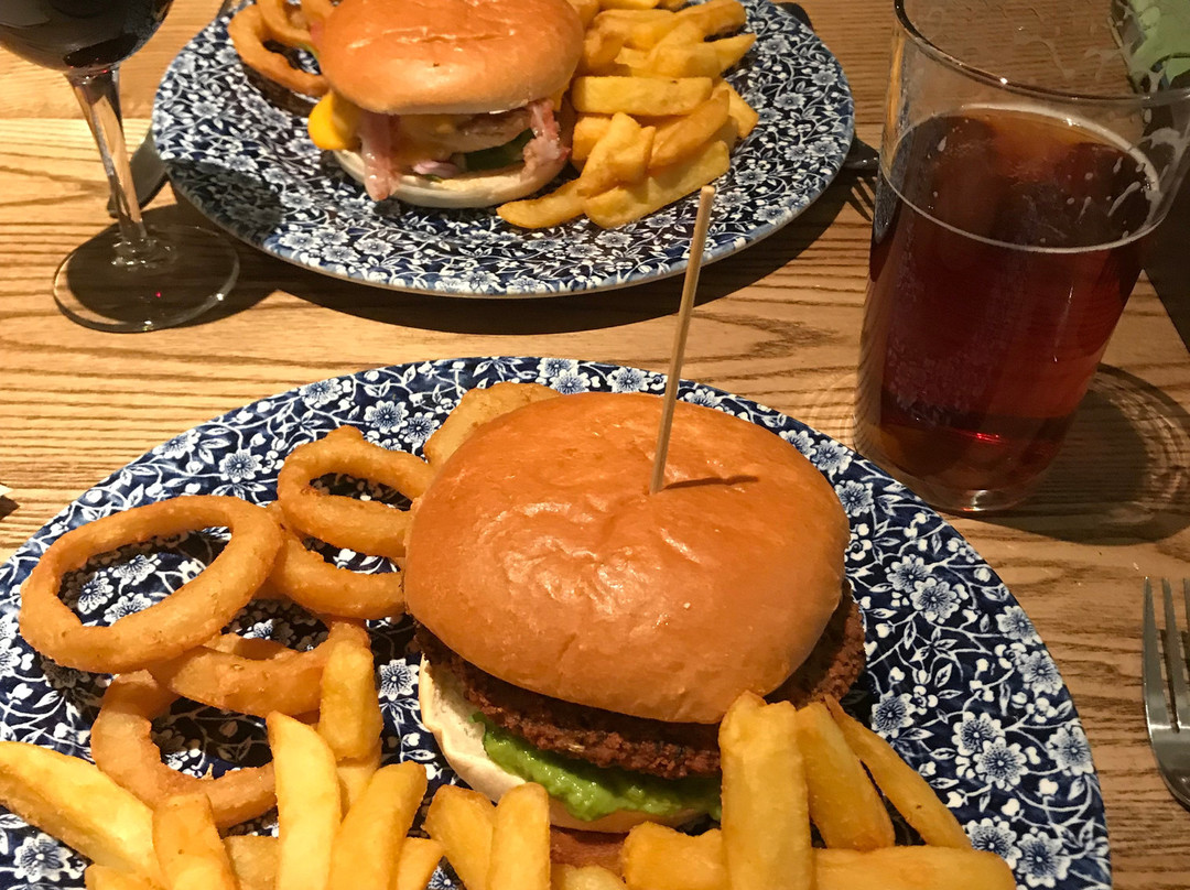 The White Hart Hotel主图