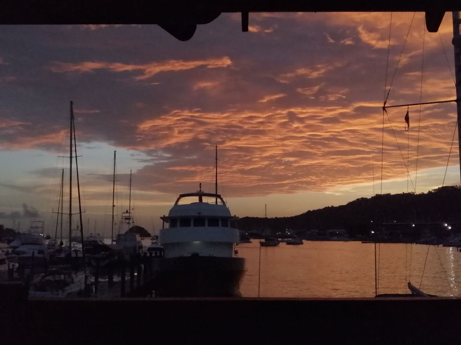 Crews Inn Hotel & Yachting Centre-餐饮
