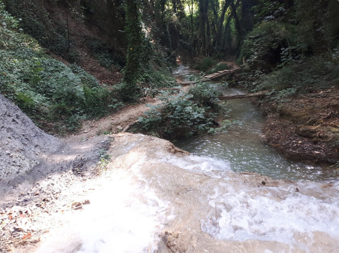 Stenosia Waterfalls-Gialova必去景点