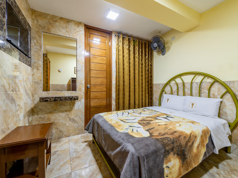 黄金吐米格兰酒店主图