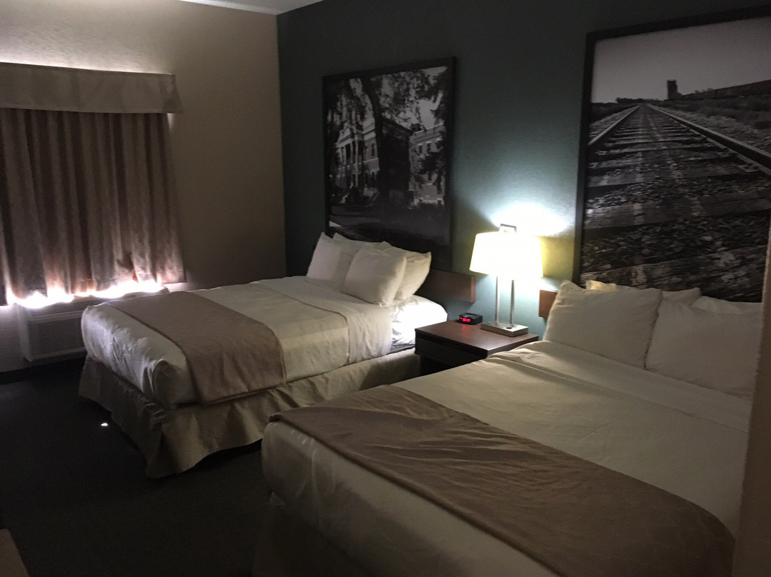 Super 8 by Wyndham Dauphin主图