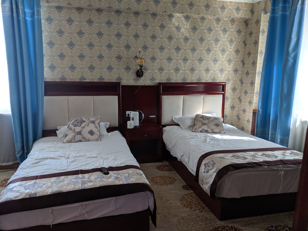 Tsakhiur Hotel