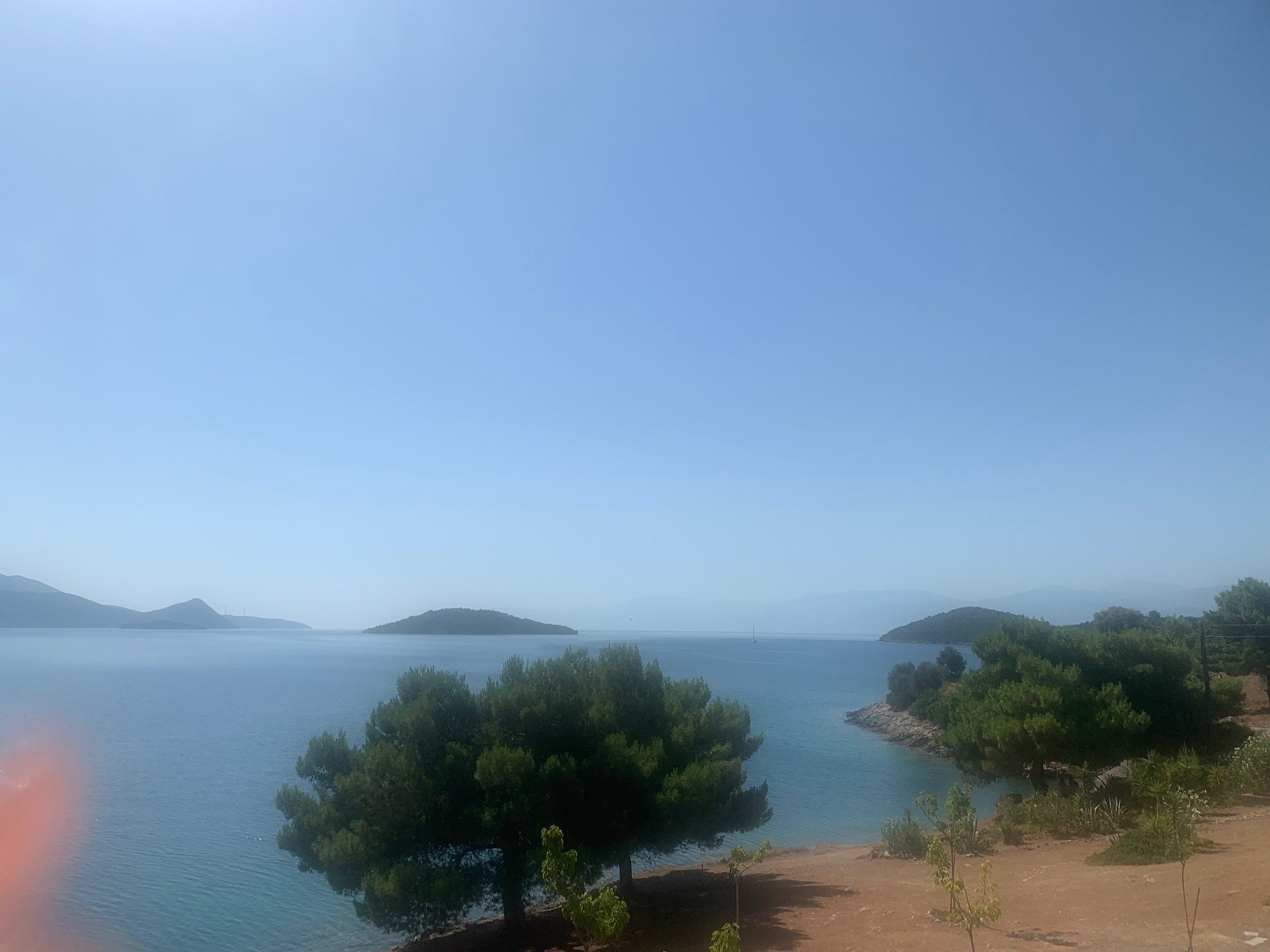 Trizonia Beach Hotel-官方