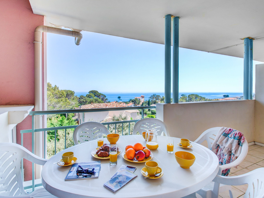 卡朗克公园酒店主图