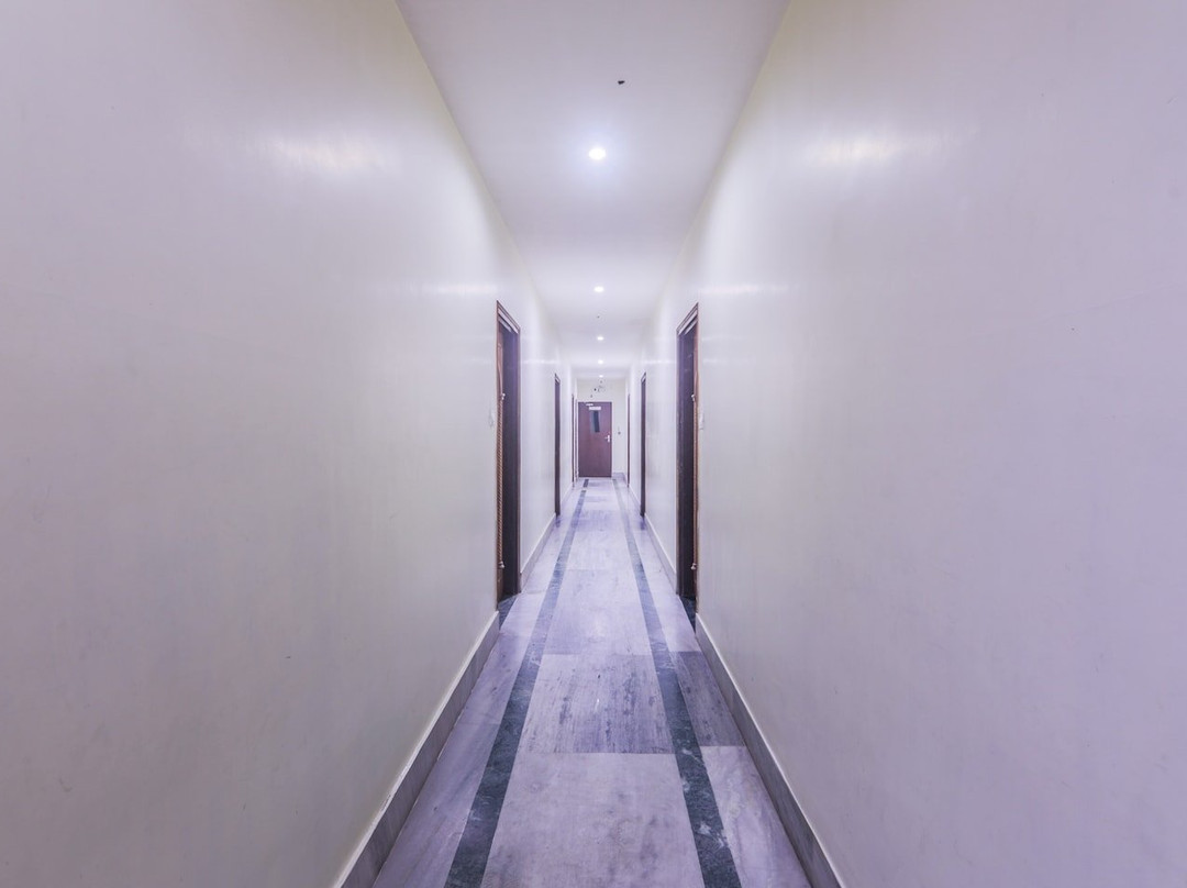 OYO 24270 Hotel Pine Yard主图